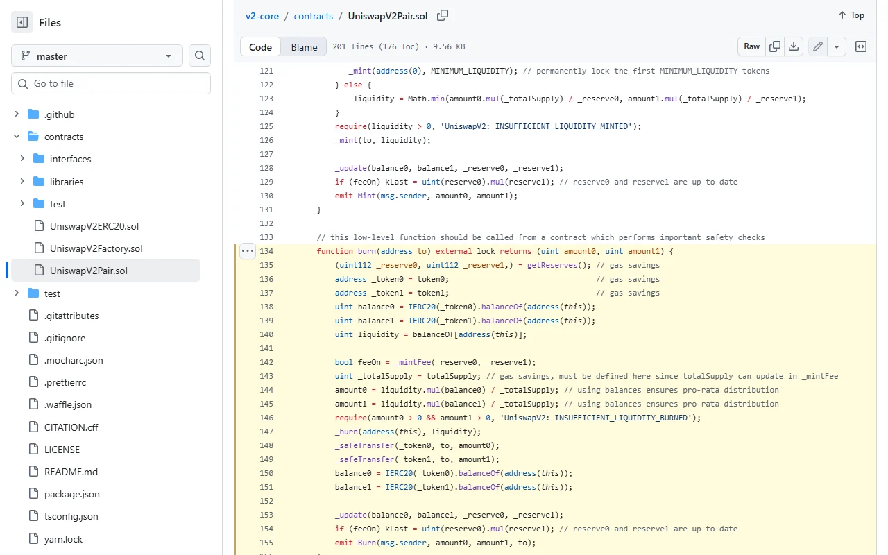 Uniswap V2 Pair کنٹریکٹ کی اصل سورس فائل GitHub پر، جس میں burn فنکشن نمایاں ہے: _safeTransfer کے ذریعے دونوں ٹوکن پتے to کو بھیجے جاتے ہیں اور آخری سطر پر emit Burn لکھا ہے۔